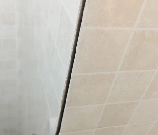 阆中瓷砖空鼓维修公司分享阳台瓷砖脱落的修复过程可以分为以下几个步骤